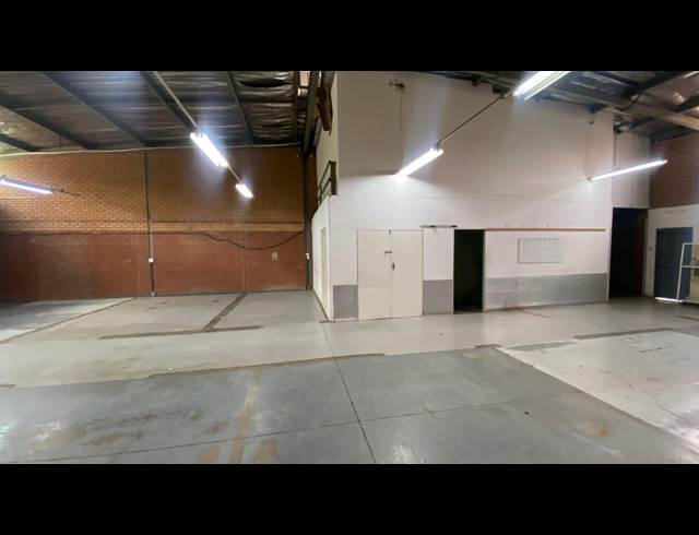 340M² WAREHOUSE TO LET IN HENNOPSPARK INDUSTRIAL