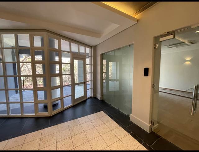 1,050M² OFFICE TO LET IN GARDENS