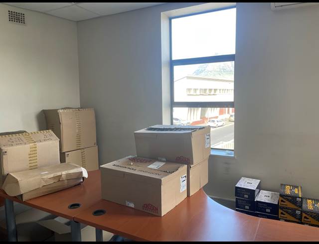 180M² OFFICE TO LET IN NDABENI