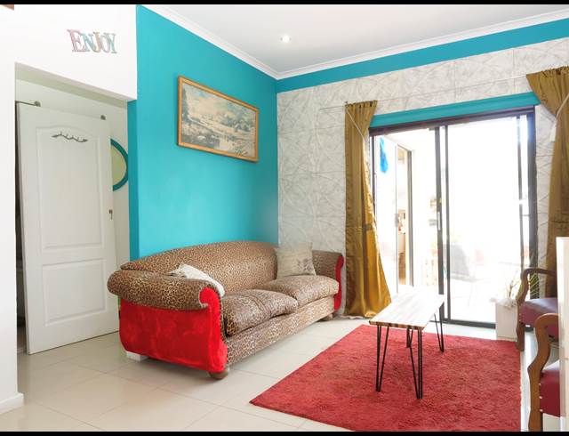 2 BEDROOM FREEHOLD TO LET IN COSTA DA GAMA
