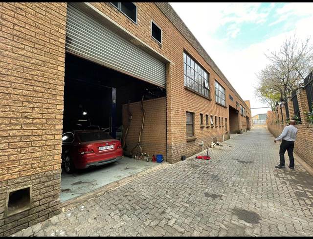 300M² WAREHOUSE TO LET IN MEADOWDALE
