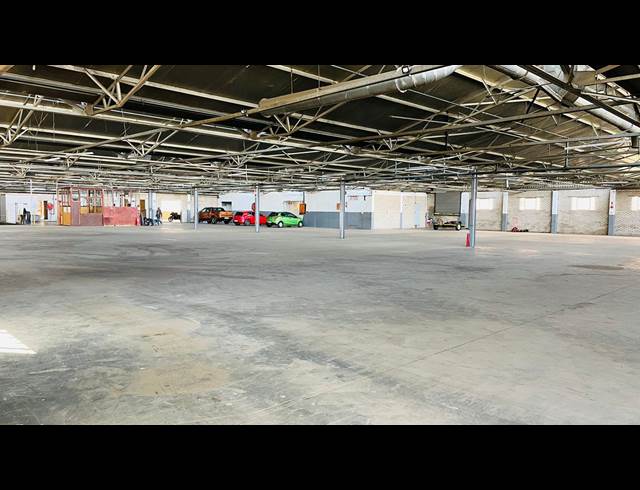 4,111M² WAREHOUSE TO LET IN LEA GLEN