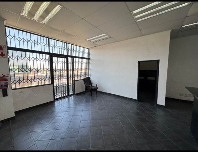 380M² WAREHOUSE TO LET IN WYNBERG