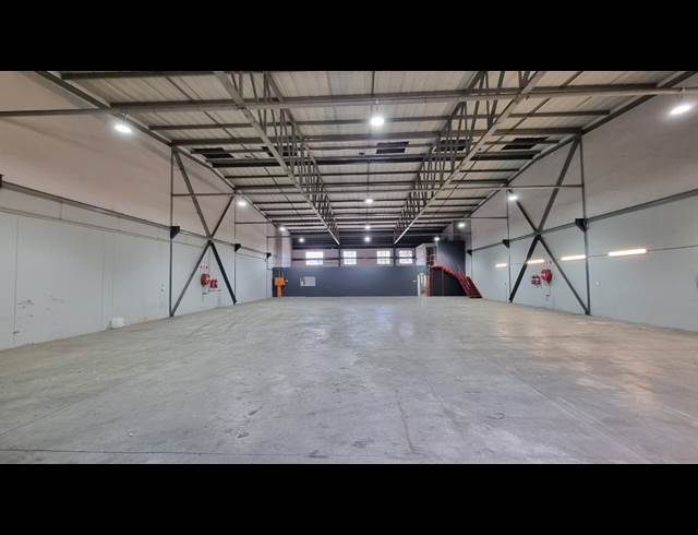 734M² WAREHOUSE TO LET IN JET PARK