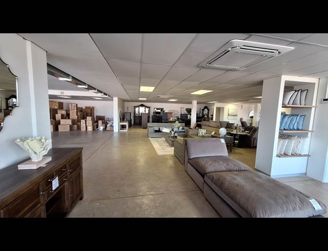 214M² RETAIL TO LET IN RIVERSIDE PARK