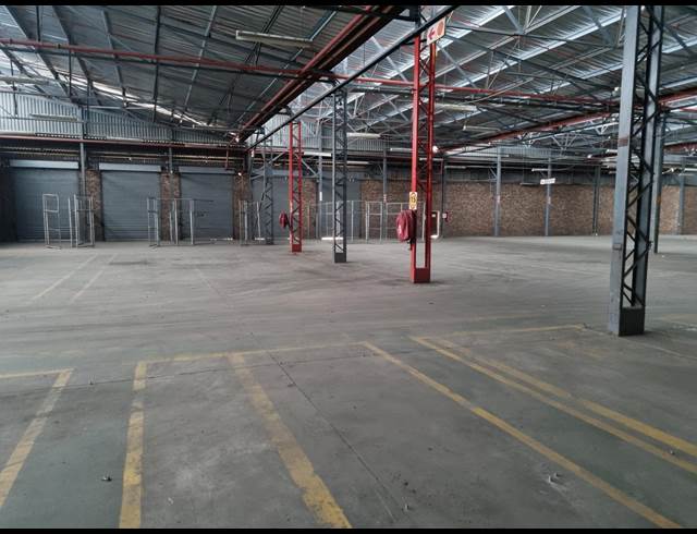 3,492M² WAREHOUSE TO LET IN ROCKY DRIFT