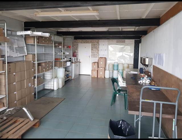 202M² WAREHOUSE TO LET IN GLEN ANIL