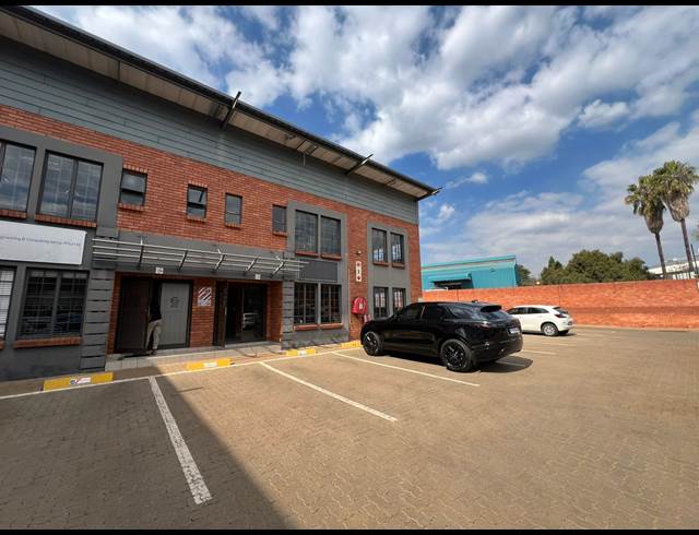 318M² WAREHOUSE TO LET IN HENNOPSPARK