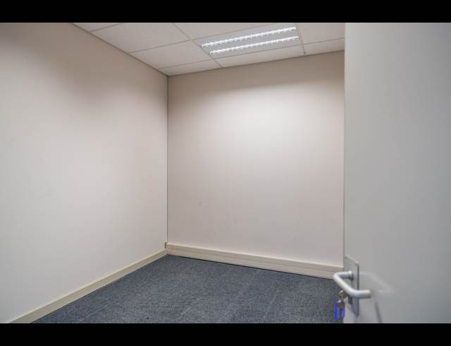 866M² OFFICE TO LET IN PARKHAVEN