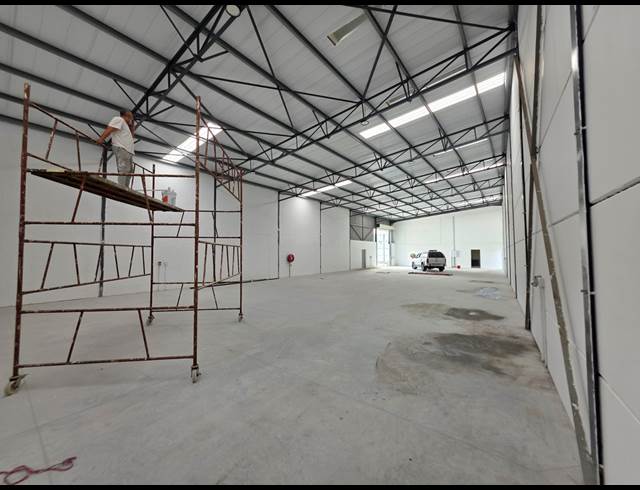 636M² WAREHOUSE TO LET IN FIRGROVE INDUSTRIAL ESTATE