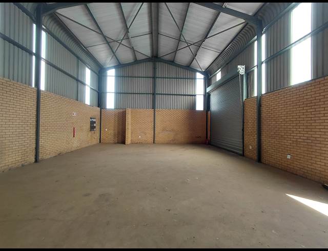 273M² WAREHOUSE TO LET IN CLAYVILLE