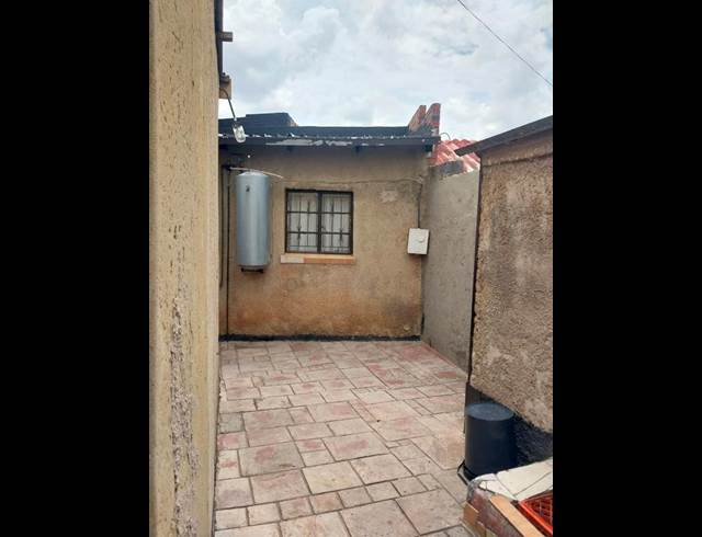 2 BEDROOM PROPERTY TO RENT IN MEADOWLANDS