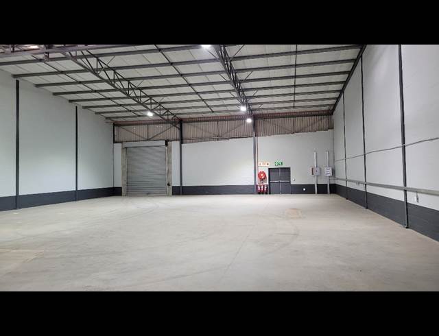 590M² WAREHOUSE TO LET IN ATLANTIC HILLS