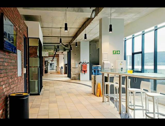 1,587M² OFFICE TO LET IN WOODSTOCK