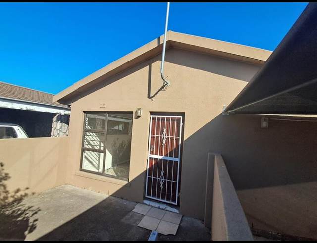 2 BEDROOM PROPERTY TO RENT IN PEERLESS PARK
