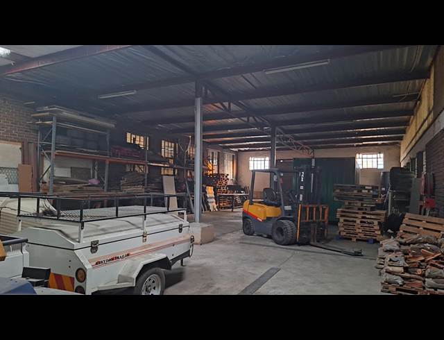 810M² WAREHOUSE TO LET IN VINTONIA