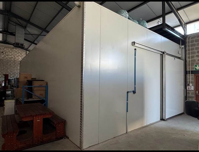 86M² STORAGE UNIT TO LET IN HEX INDUSTRIAL