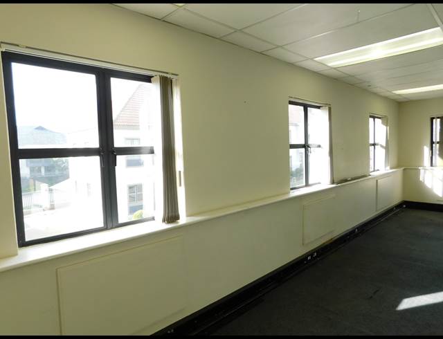 119M² OFFICE TO LET IN FERNDALE
