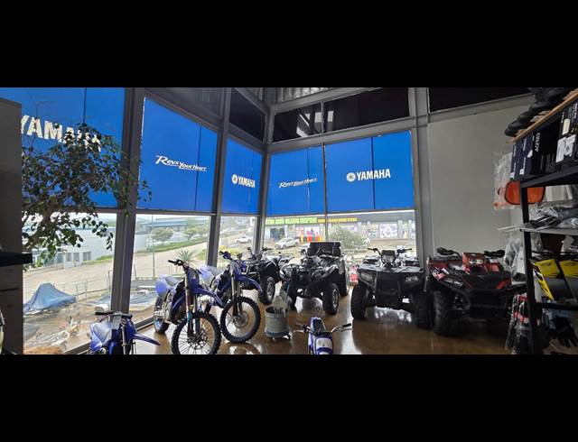 1,360M² SHOWROOM TO LET IN RIVERSIDE PARK