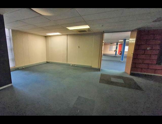2,741M² OFFICE TO LET IN ELMA PARK