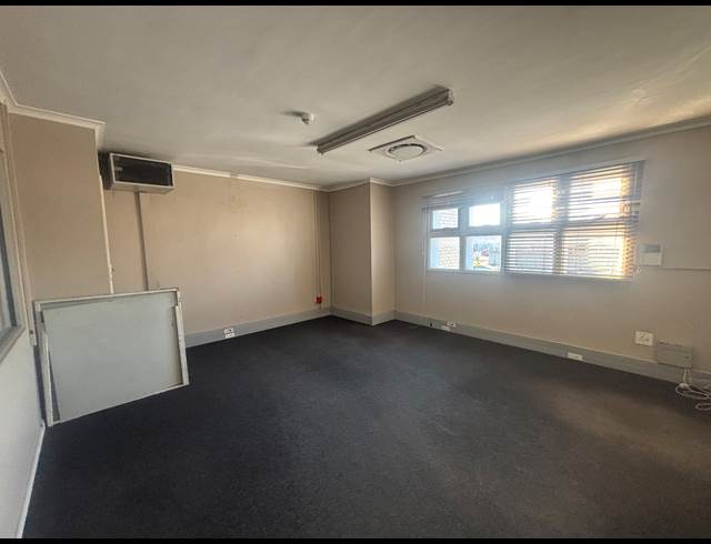 462M² WAREHOUSE TO LET IN AIRPORT INDUSTRIA