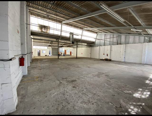 580M² FACTORY TO LET IN EPPING INDUSTRIAL