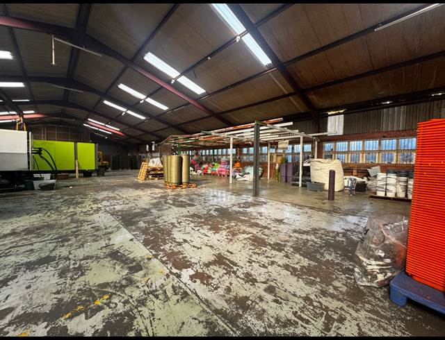 2,250M² WAREHOUSE TO LET IN PHOENIX INDUSTRIAL