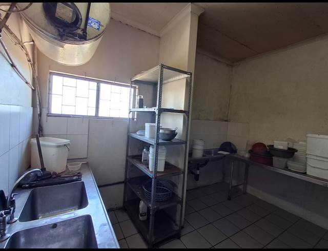 304.40M² RETAIL TO LET IN GONUBIE