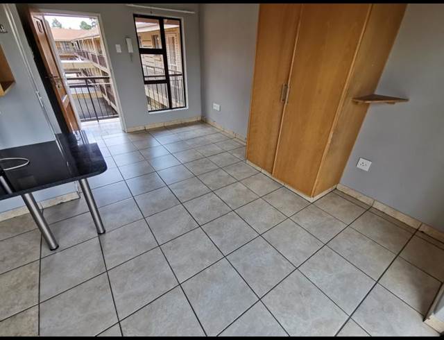 1 BEDROOM PROPERTY TO RENT IN DIE BULT