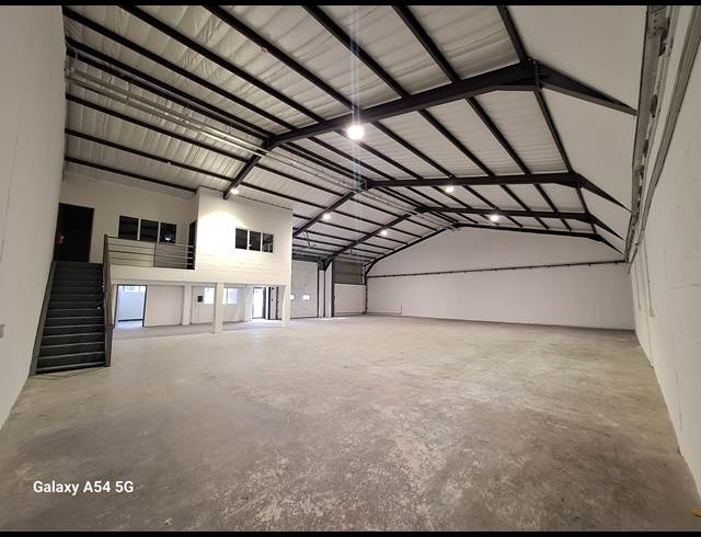440M² WAREHOUSE TO LET IN TOKAI