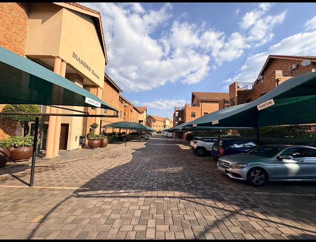 144M² OFFICE TO LET IN FOURWAYS