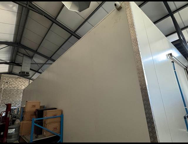86M² STORAGE UNIT TO LET IN HEX INDUSTRIAL