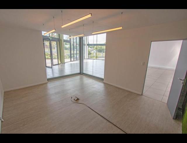 356M² SHOWROOM TO LET IN OLIVEDALE