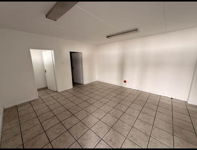 380M² WAREHOUSE TO LET IN PAROW INDUSTRIAL