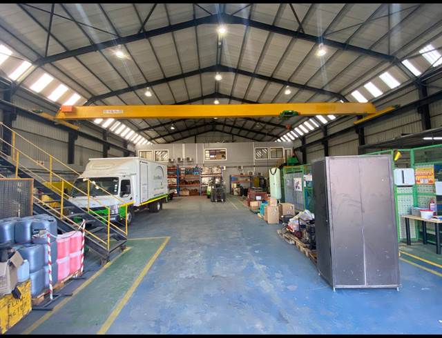 1,250M² FACTORY TO LET IN PAARDEN EILAND