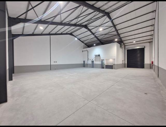 427M² WAREHOUSE TO LET IN STIKLAND INDUSTRIAL