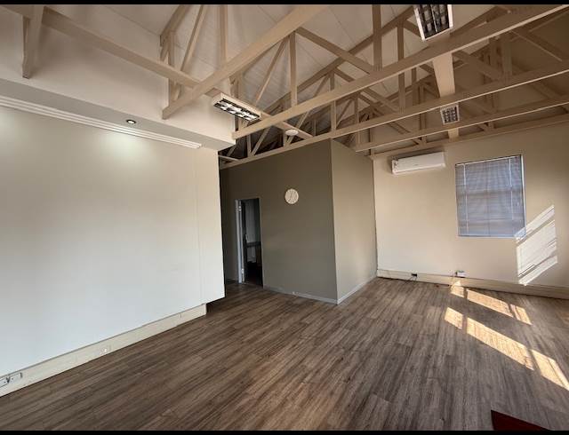100M² BUSINESS CENTRE TO LET IN RYNFIELD