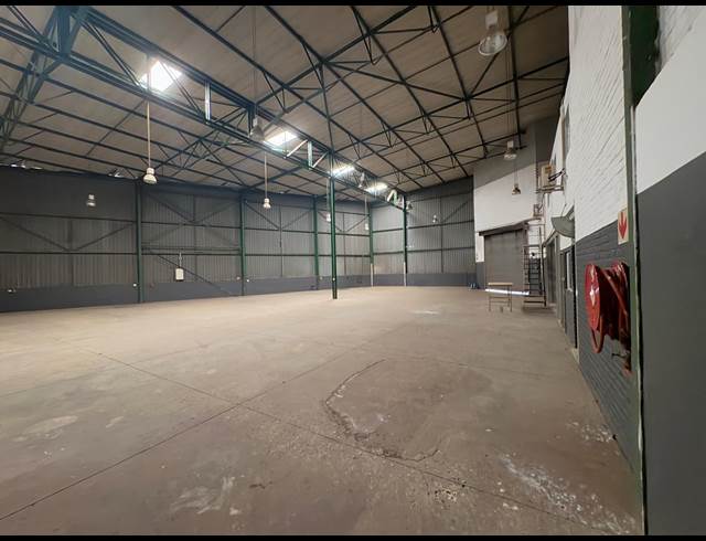 1,500M² WAREHOUSE TO LET IN CROWN