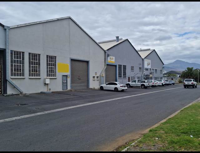 700M² WAREHOUSE TO LET IN GANTS PLAZA