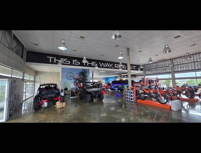 1,360M² SHOWROOM TO LET IN RIVERSIDE PARK