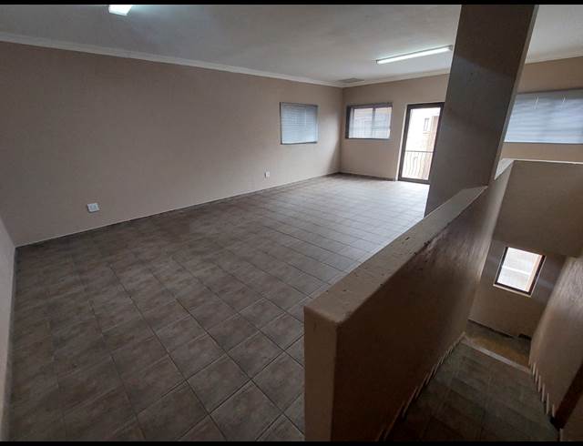 320M² FACTORY TO LET IN APEX