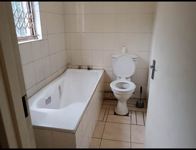 1 BEDROOM FLAT TO LET IN YELLOWWOOD PARK