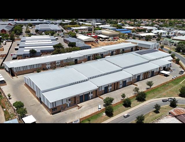 961M² WAREHOUSE TO LET IN LASER PARK