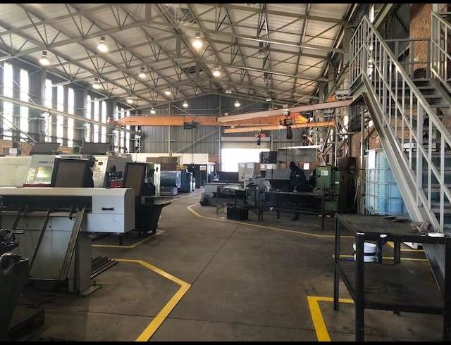 1,392M² WAREHOUSE TO LET IN FOUNDERS VIEW
