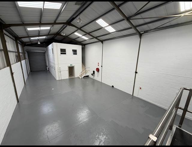 391M² WAREHOUSE TO LET IN SOMERSET WEST BUSINESS PARK