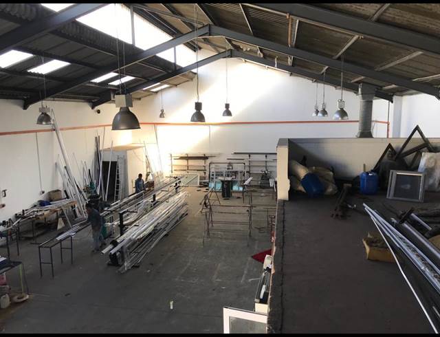 375M² BUILDING TO LET IN PAROW INDUSTRIAL