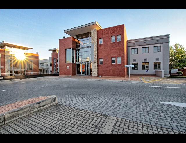 712.90M² OFFICE TO LET IN BRYANSTON