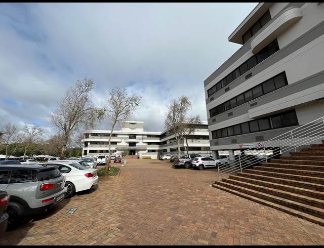 222M² OFFICE TO LET IN PINELANDS