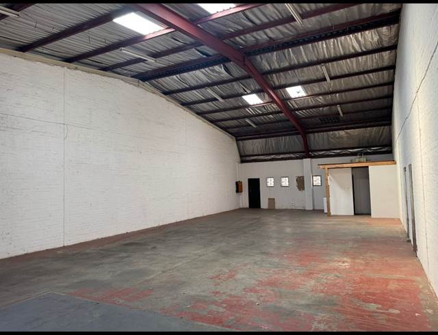 193M² WAREHOUSE TO LET IN CROWN