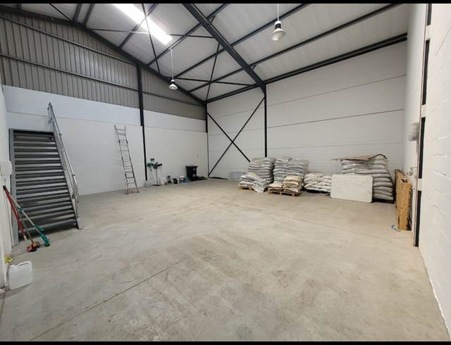 210M² WAREHOUSE TO LET IN RIVERGATE